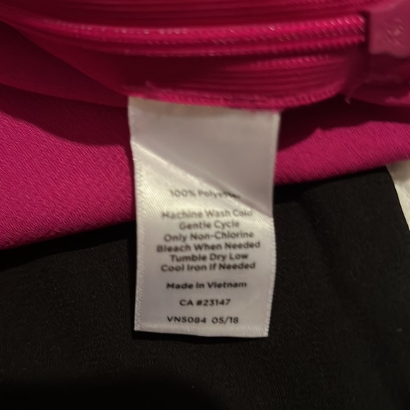 Two TALBOTS TOPS : 2(two) ladies M :black & fuchsia pink - Picture 10 of 11